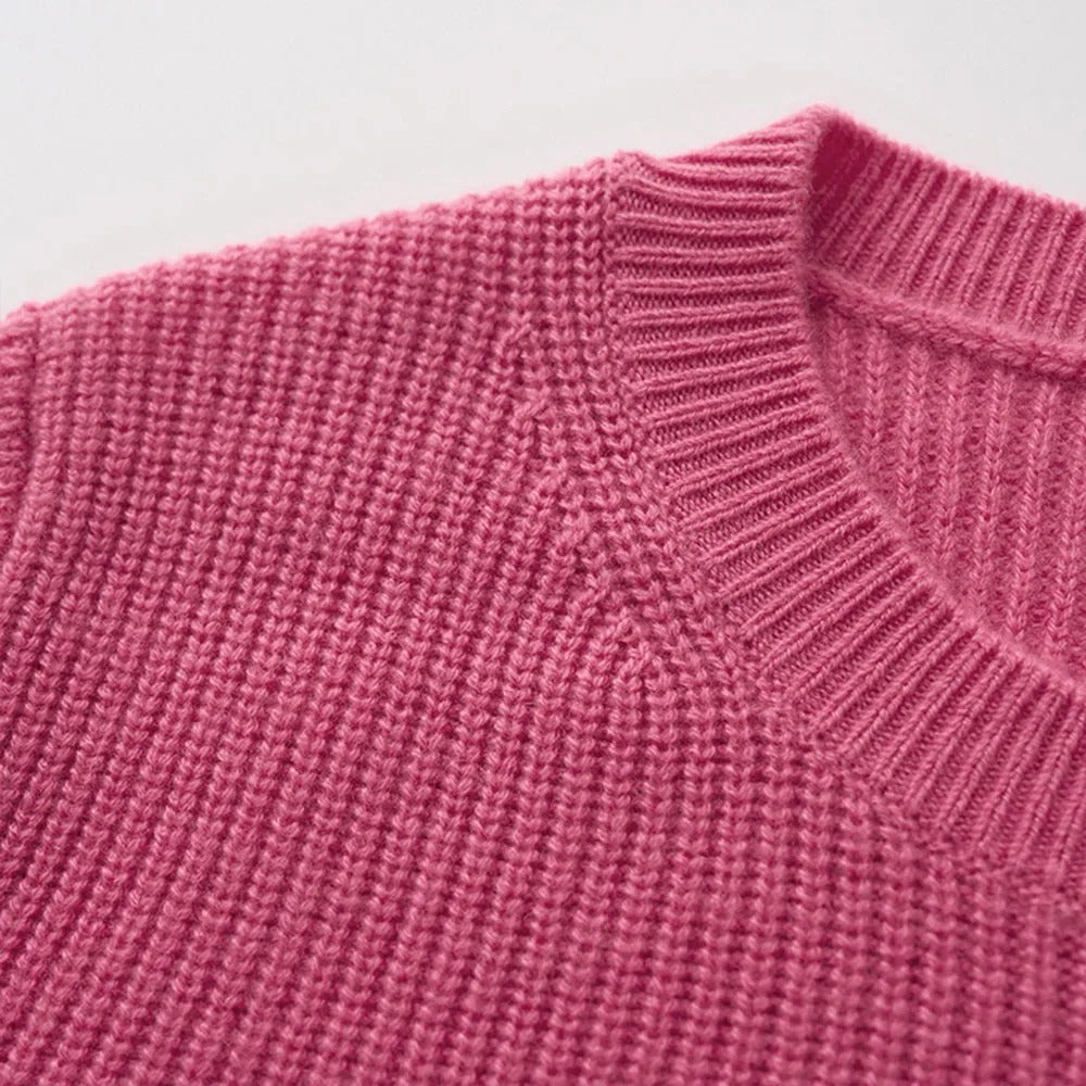 Różowy sweter damski z dzianiny prążkowanej i okrągłym dekoltem